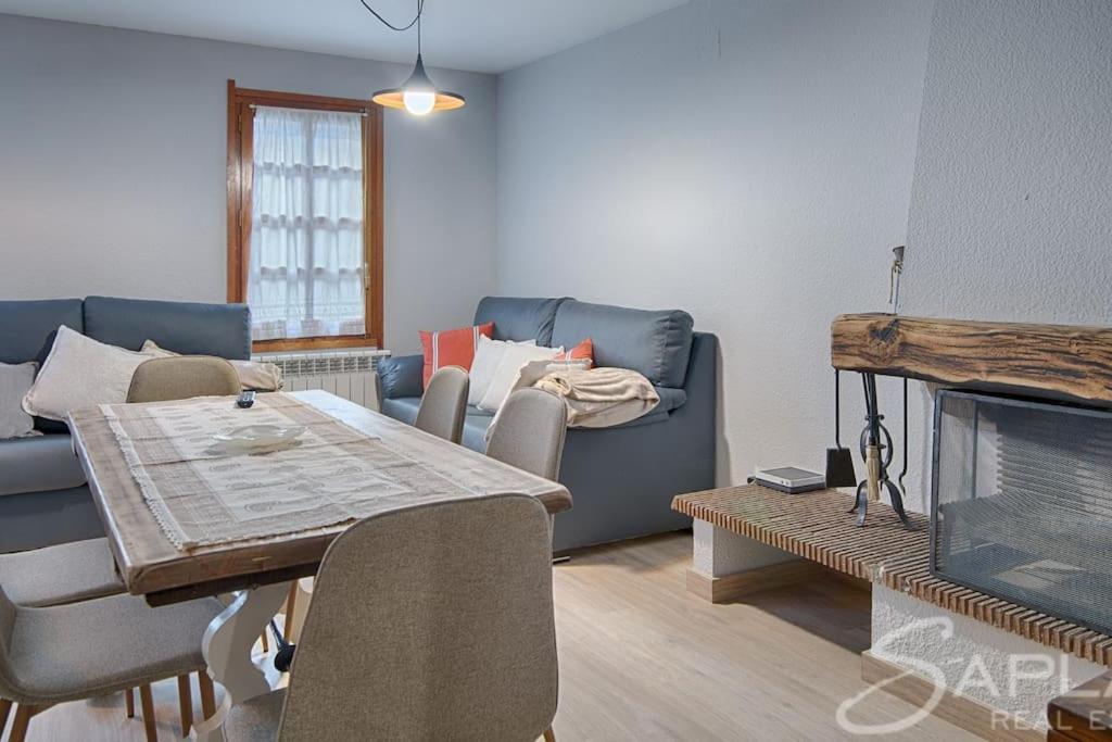 Saplan Real Estate Pensaueth Villa Salardú Екстериор снимка