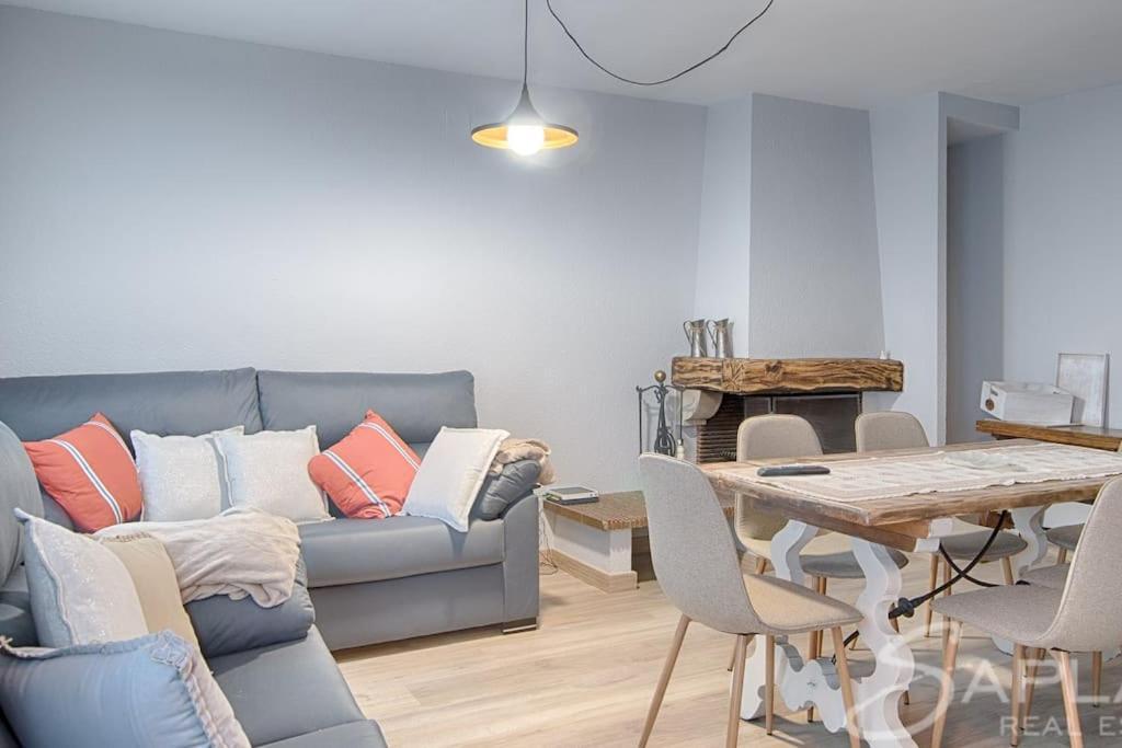 Saplan Real Estate Pensaueth Villa Salardú Екстериор снимка