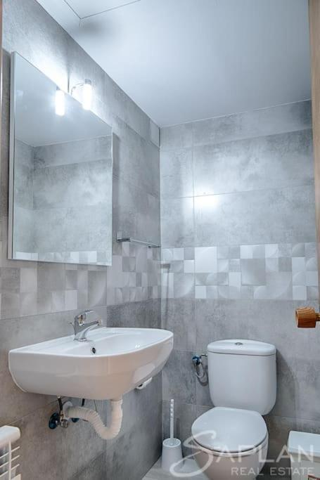 Saplan Real Estate Pensaueth Villa Salardú Екстериор снимка