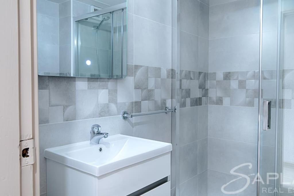 Saplan Real Estate Pensaueth Villa Salardú Екстериор снимка