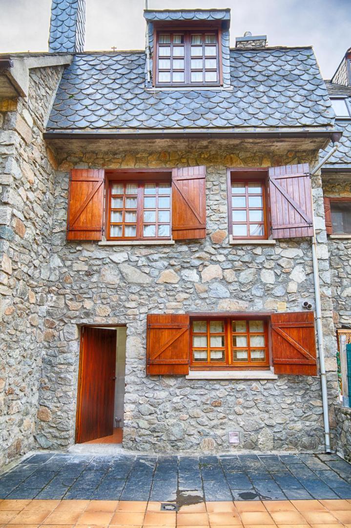 Saplan Real Estate Pensaueth Villa Salardú Екстериор снимка
